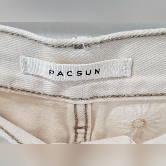 PacSun Daisy Embroidered Ultra High Waisted Vintage Denim ShortsSize 29 NWT - Picture 7 of 16